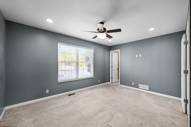 Building Photo - Gorgeous home by Sloans Lake!