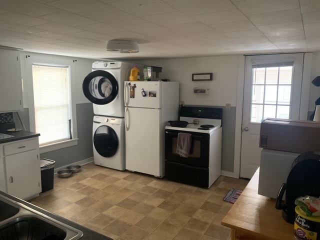 Kitchen with Washer/Dryer - 4 Niquette Ct