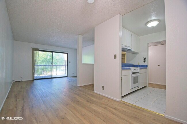Foto del edificio - 2599 Lakeside Dr