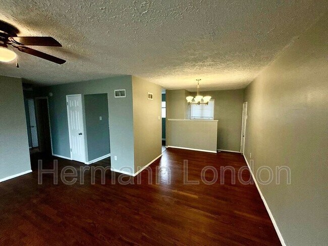 Building Photo - 1845 Clover Ln