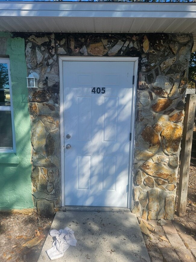 Building Photo - 405-461 61st Ave E