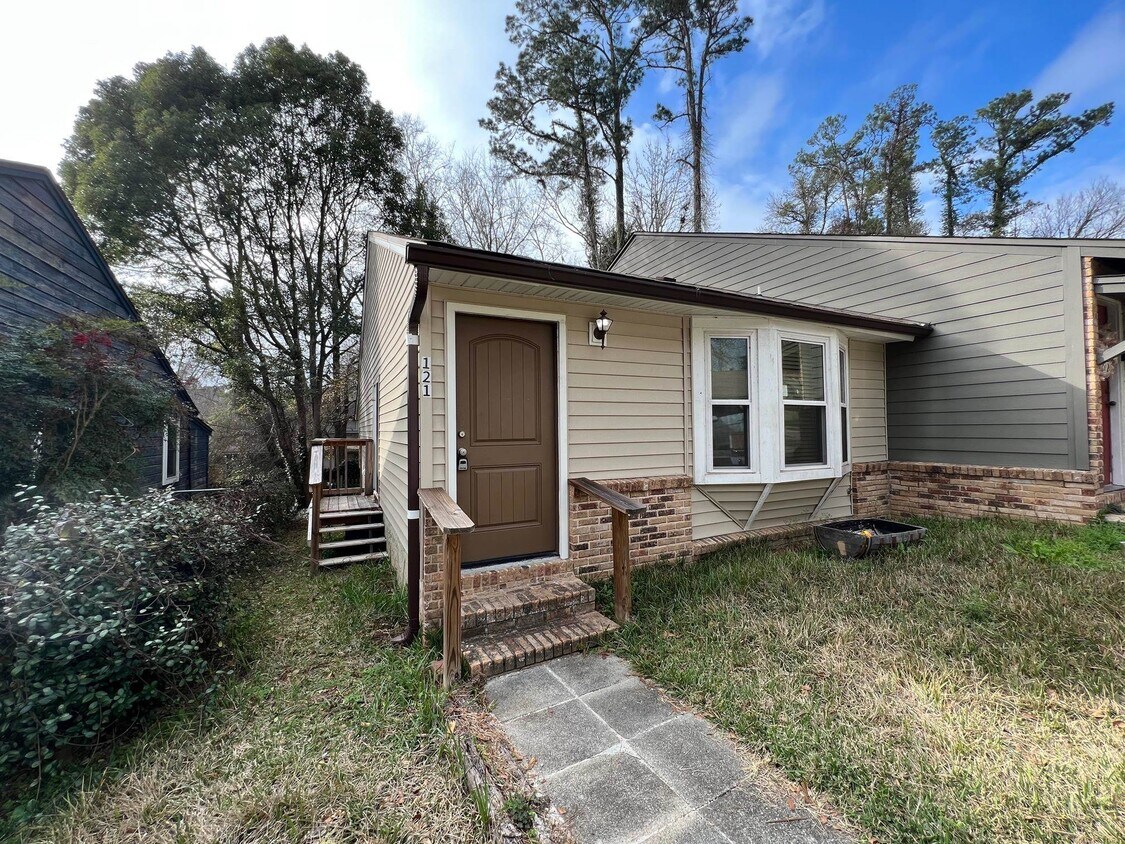 Primary Photo - 121 Boardwalk Ln