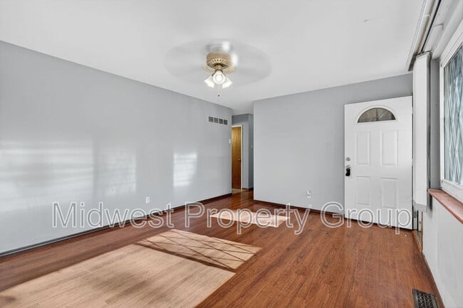 Foto del edificio - 535 Bardot Dr