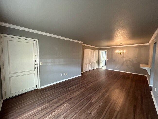 Building Photo - 2 BD/1.5 BATH MOVE IN NOVEMBER MINUTES FROM MCNAY ART MUSEUM!