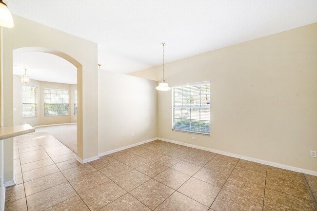 Building Photo - Lovely 3 Bedroom + Loft /Bedroom - 3 Baths...