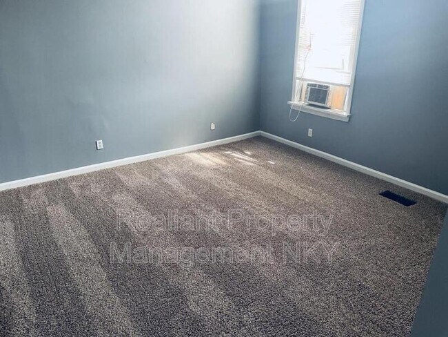 Foto del edificio - 222 Adela Ave