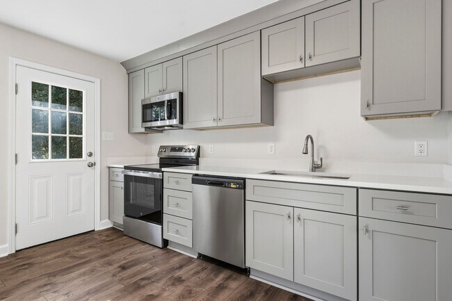 Building Photo - Fully Remodeled 3bd/2ba House Near Duke West Campus