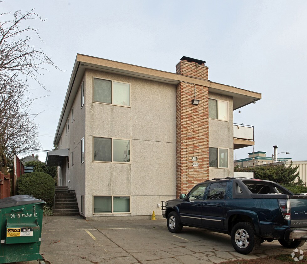 Building Photo - 811 N Motor Pl