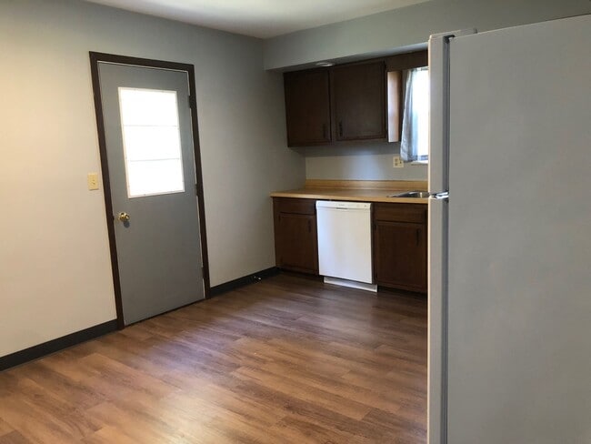 Building Photo - N Yoho - lease only