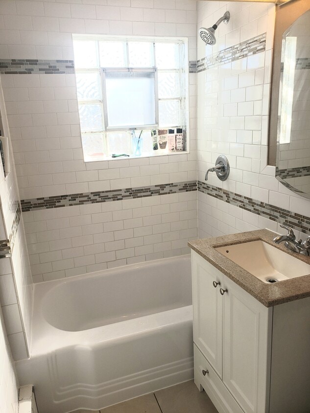 Foto principal - 3355 N Ottawa Ave