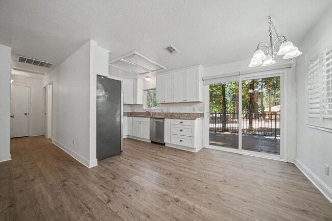 Building Photo - 16932 McKenzie Dr