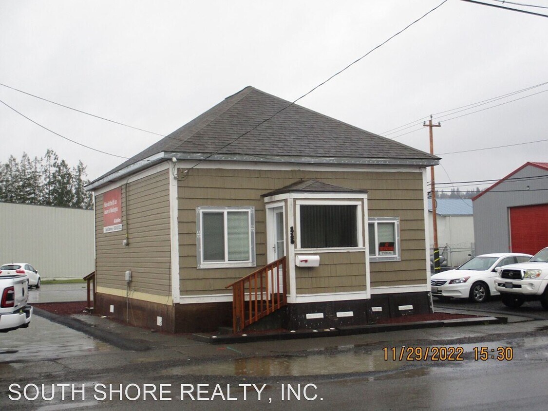 Primary Photo - 2 br, 1 bath House - 115 S. HARBOR ST.