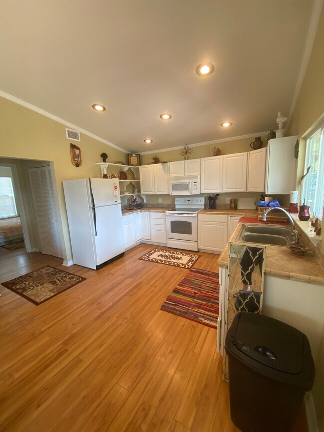 Building Photo - 980 Pebble Beach Dr NW