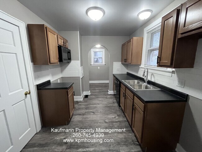 Building Photo - 3118 Central - Newly Updated Three Bedroom...