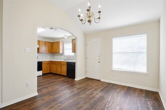 Building Photo - 203 Paradise Ln