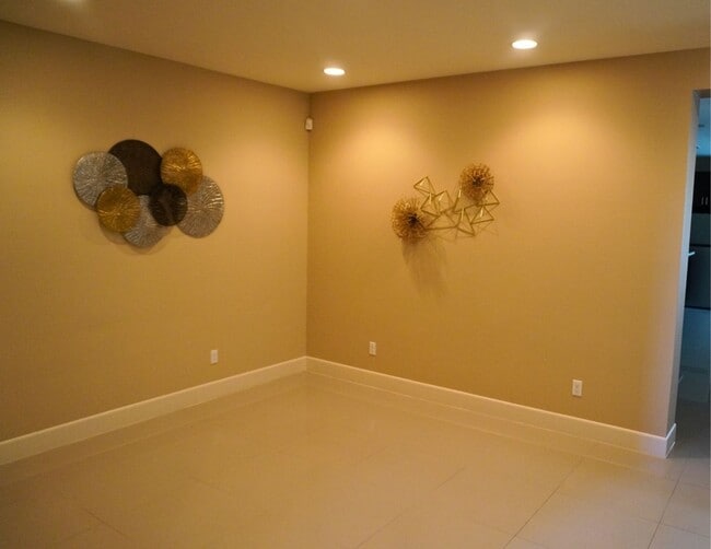 Foto del edificio - 1445 Ozark Ave