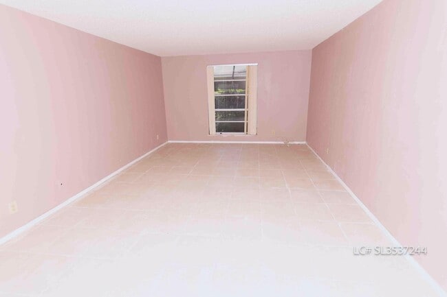 Foto del edificio - 10700 Kasmir Ct