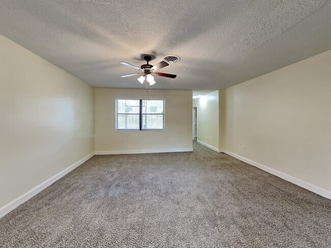Building Photo - 290 NE 164th St