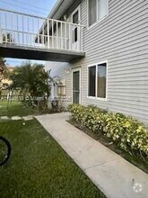 Building Photo - 150 SE Village Dr
