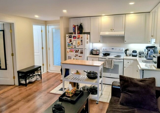 Building Photo - 15 Lopez St