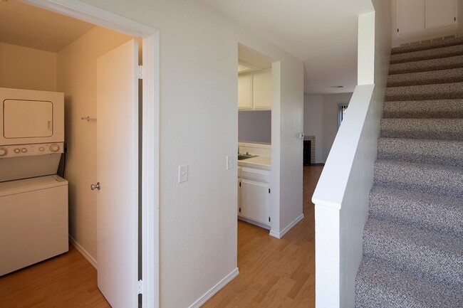 Foto del edificio - *OPEN HOUSE: 5/3 9:30-10:30AM*  Gorgeous 2...