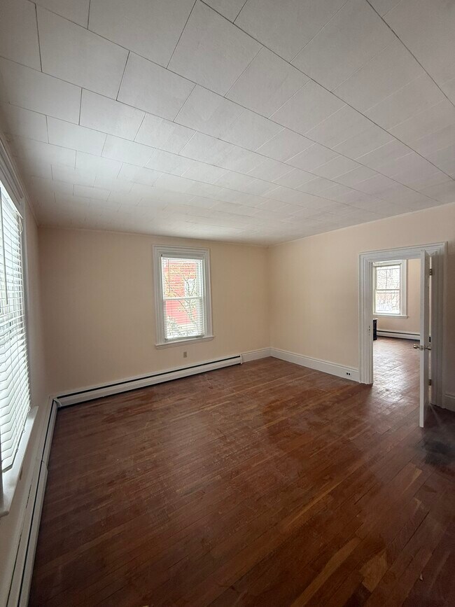 Habitación 1 - 74 Morse St