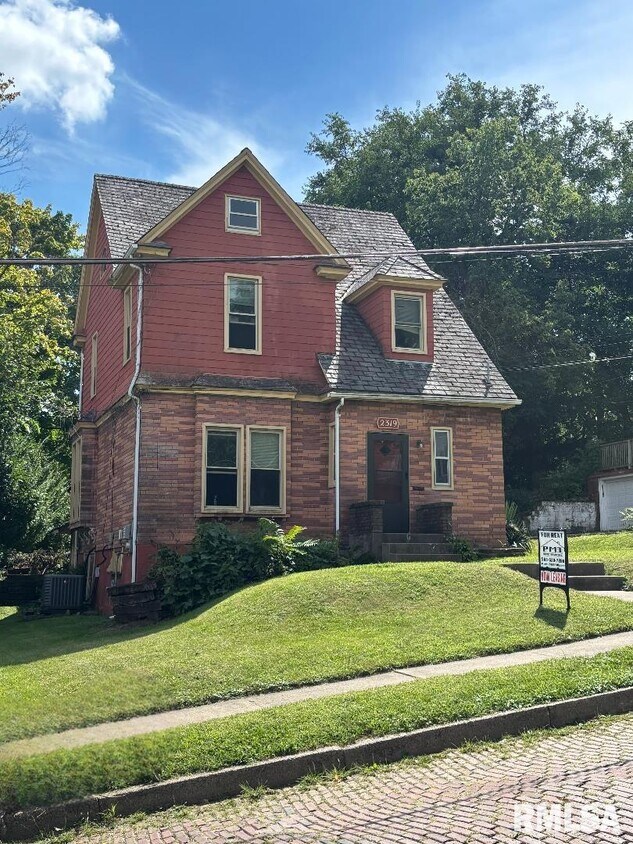 Foto principal - 2319 East St