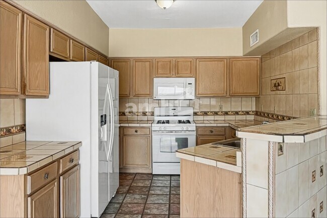 Foto del edificio - 1513 W Islington Ave