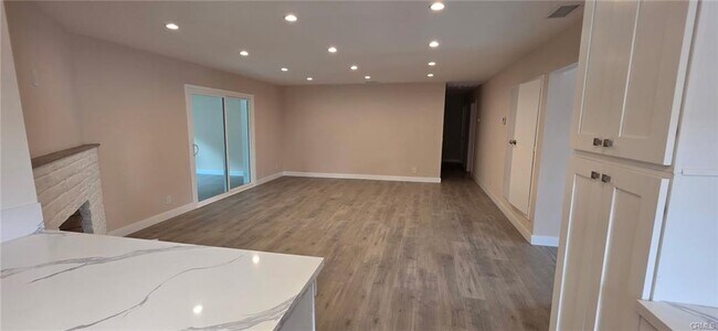 Foto del edificio - 23300 Welby Way