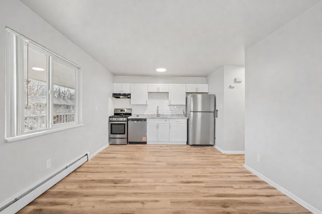 Building Photo - 319-321 E Brookside St