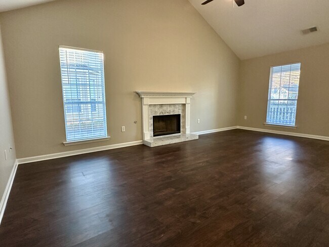 Foto del edificio - 165 Jasmine Dr