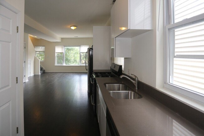 Foto del edificio - 2438 N Ashland Ave