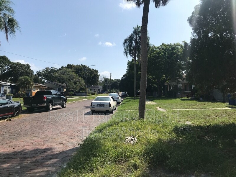 Foto principal - 4048 3rd Ave S