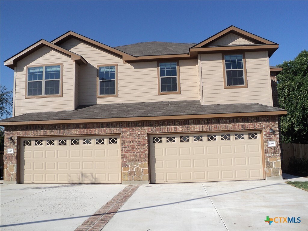 Foto principal - 1105 Brown Rock Dr