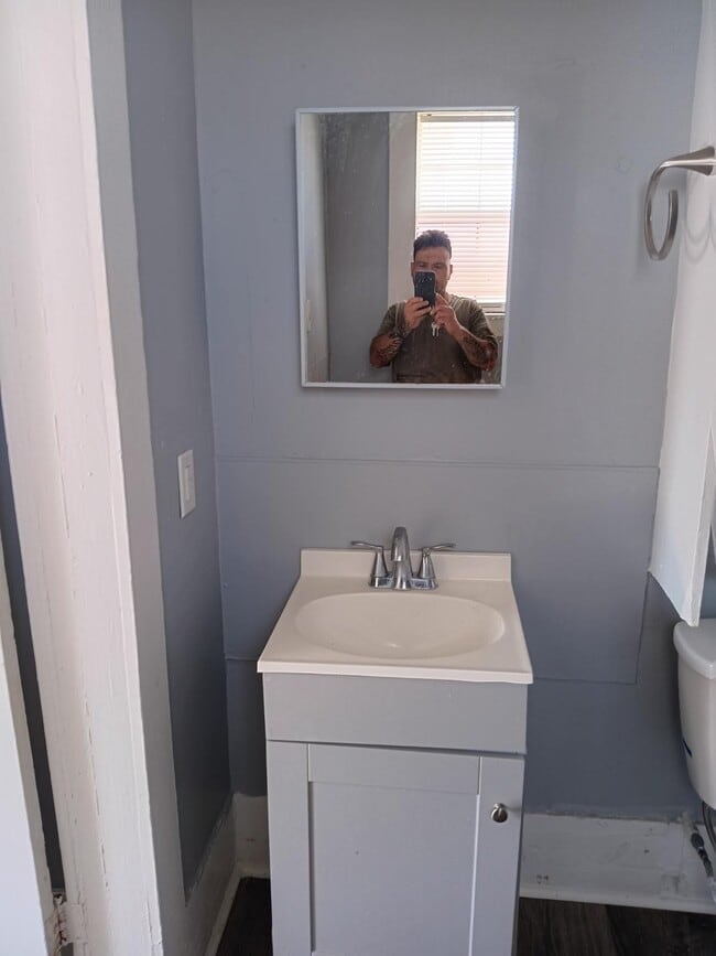 Foto del edificio - 215 W King Ave