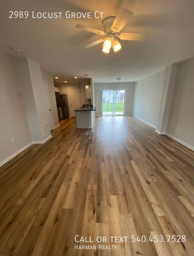 Foto del edificio - Modern Move In Ready Townhome with a great...