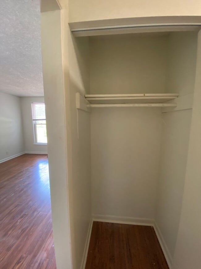 Foto del edificio - North Nashville 4 bedroom/2 bath brick ran...