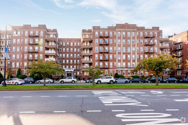 Building Photo - 25-40 SHORE BLVD