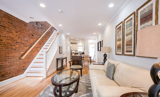 Foto del edificio - 222 1/2 E Street NE-SI ID1587659P