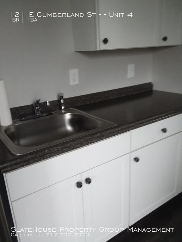 121 E Cumberland St Unit 4, Lebanon, PA 17042 Room for Rent in