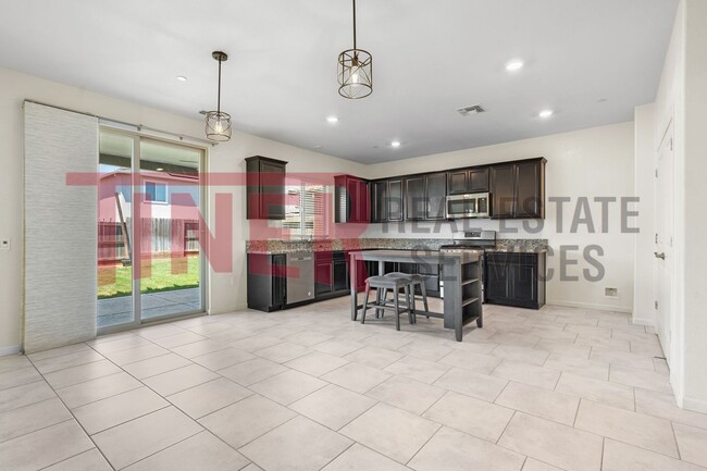 Building Photo - Spacious Pet Friendly Lennar Home with Mod...