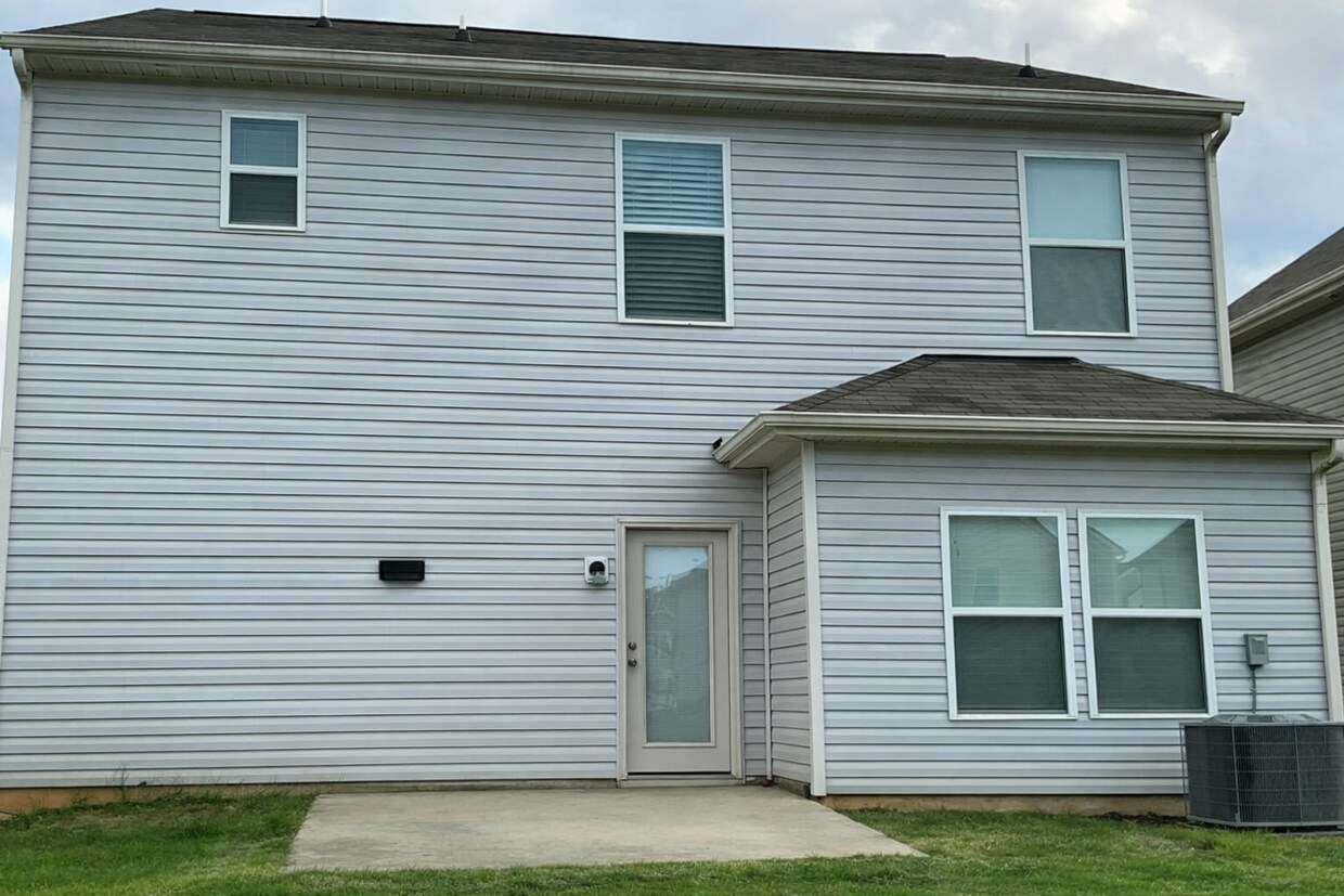 Building Photo - 616 Spencer Ln