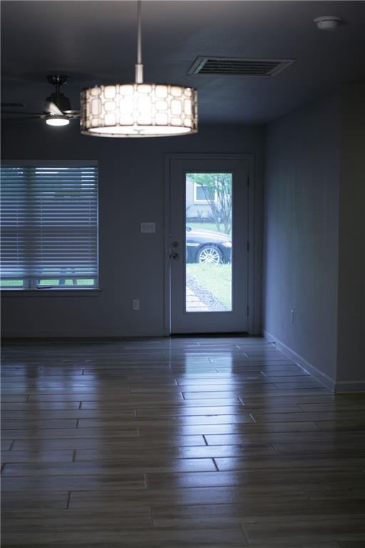 Building Photo - 1413 Broadmoor Dr