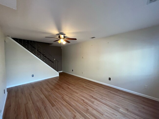 Foto del edificio - Cute and Clean Condo w/Garage