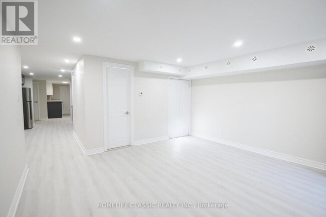 Building Photo - 2915 Bur Oak Ave