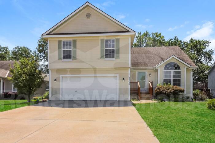 Primary Photo - Spacious 4 bd, 2.5 bth Home in Lee's Summit