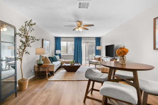 Foto del edificio - 3923 Old Oaks Dr