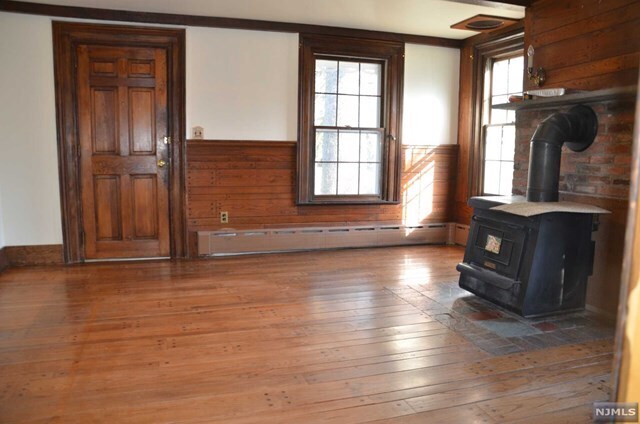 Building Photo - 241 Pascack Rd