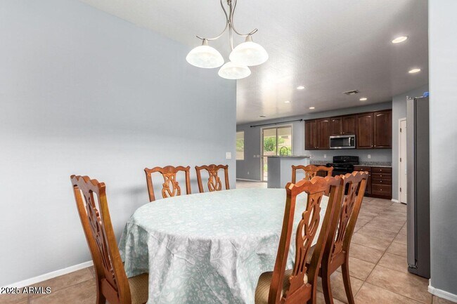 Foto del edificio - 42511 W Cheyenne Dr