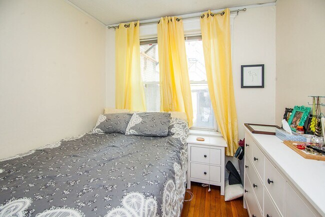 Foto del edificio - Allston 1 Bed Available September 1st!